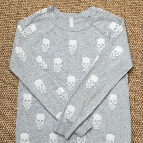 Cotton Blend  Skull Front Long Sleeve Crew Neck Pullover - Picture 1 of 3